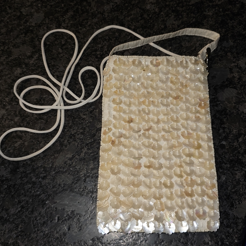 Bamboo‎ Trading Company Club Bag Smart Phone White Capiz Flowers 7.5"x4.75"